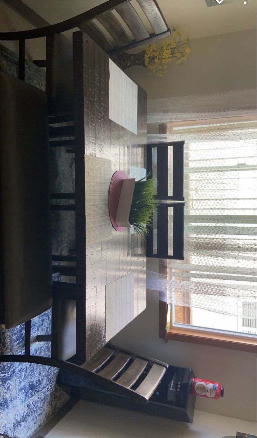 Kitchen table 