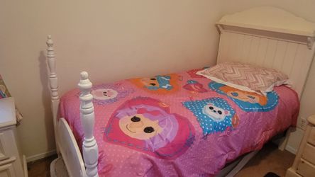 Twin size bed with 2 nightstands