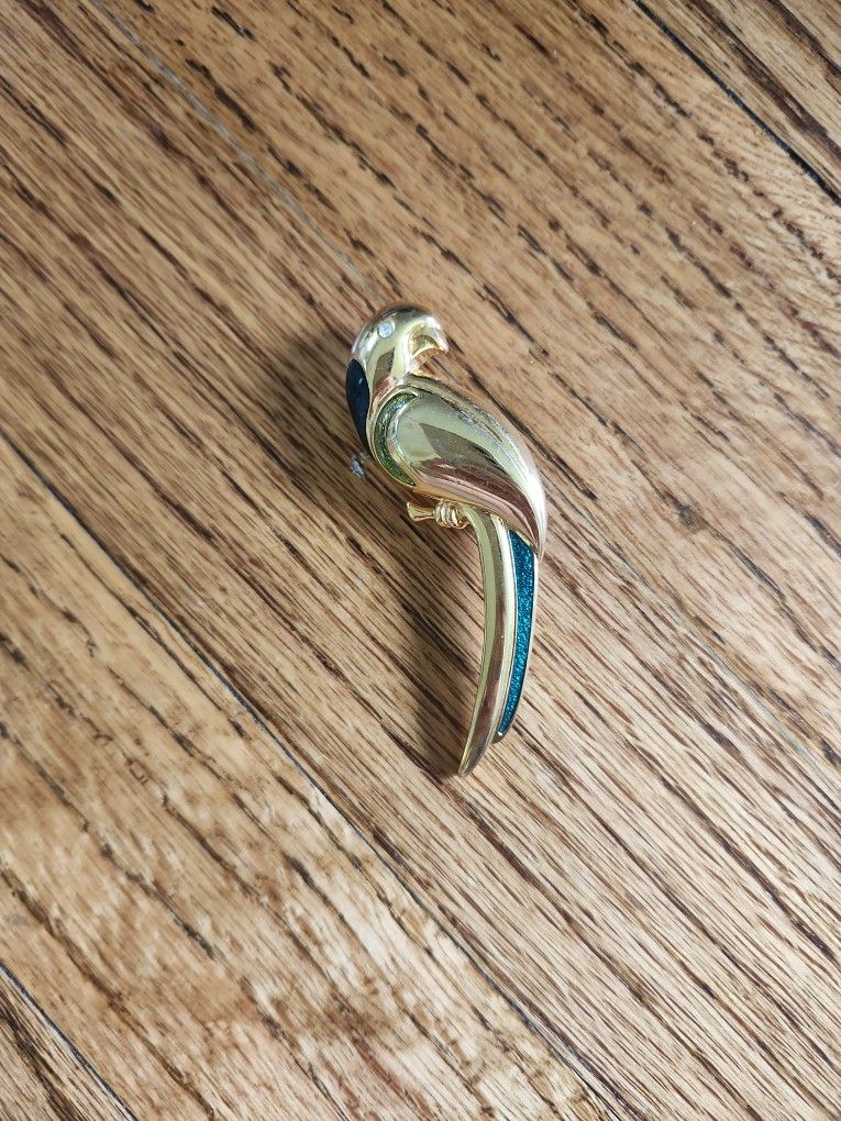 Vintage Jewelry Brooch Signed Liz Claiborne Enamel Parrot Bird Gold Tone Pin