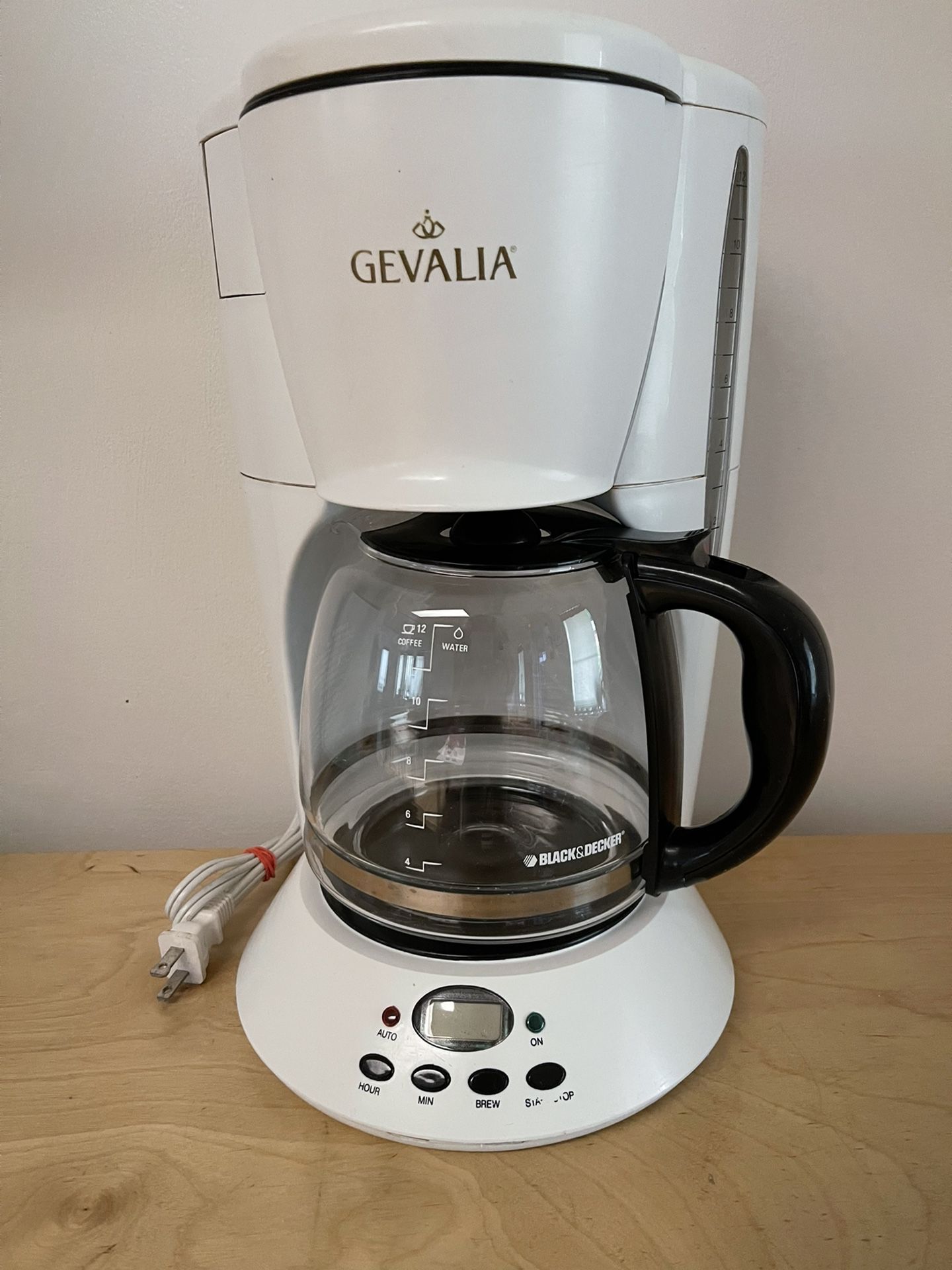 Black & Decker GEVALIA 12 Cup Coffee Maker  w/ Gold Lined Removable Coffee Filter 