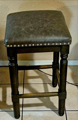 Genuine wood barstools excellent condition
