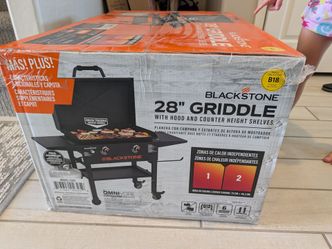 Blackstone 28" Griddle with Hood and Shelves