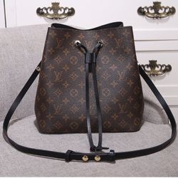 Louis Vuitton Purse Selling For 199