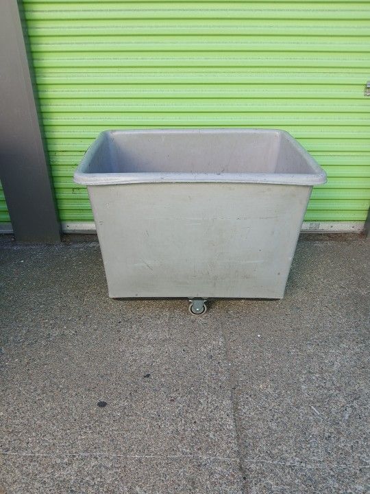 Rubber Made Rolling Tub 15 Cf 500 Lbs Max