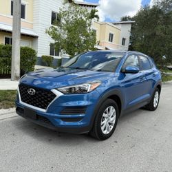 2020 Hyundai Tucson Se Low Miles Perfect