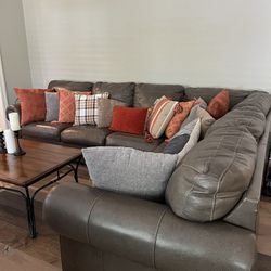 Sectional Couch Excellent Condition 