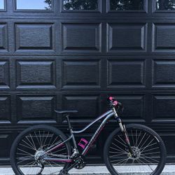 Specialized Jynx Mountain Bike 27.5”