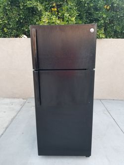 WARRANTY 3MONTHS 28X29X67 GE FRIDGE 17CUFT BLACK