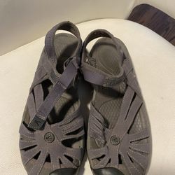 Keen Woman Shoes Size 8.5