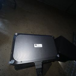 JL Audio TW3 enclosed subwoofer systemJLaudio amp 1000/5i will be taking offers