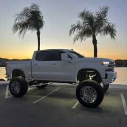 Huge Truck 16in Lift Chevy 2019