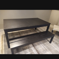 Expandable dining table