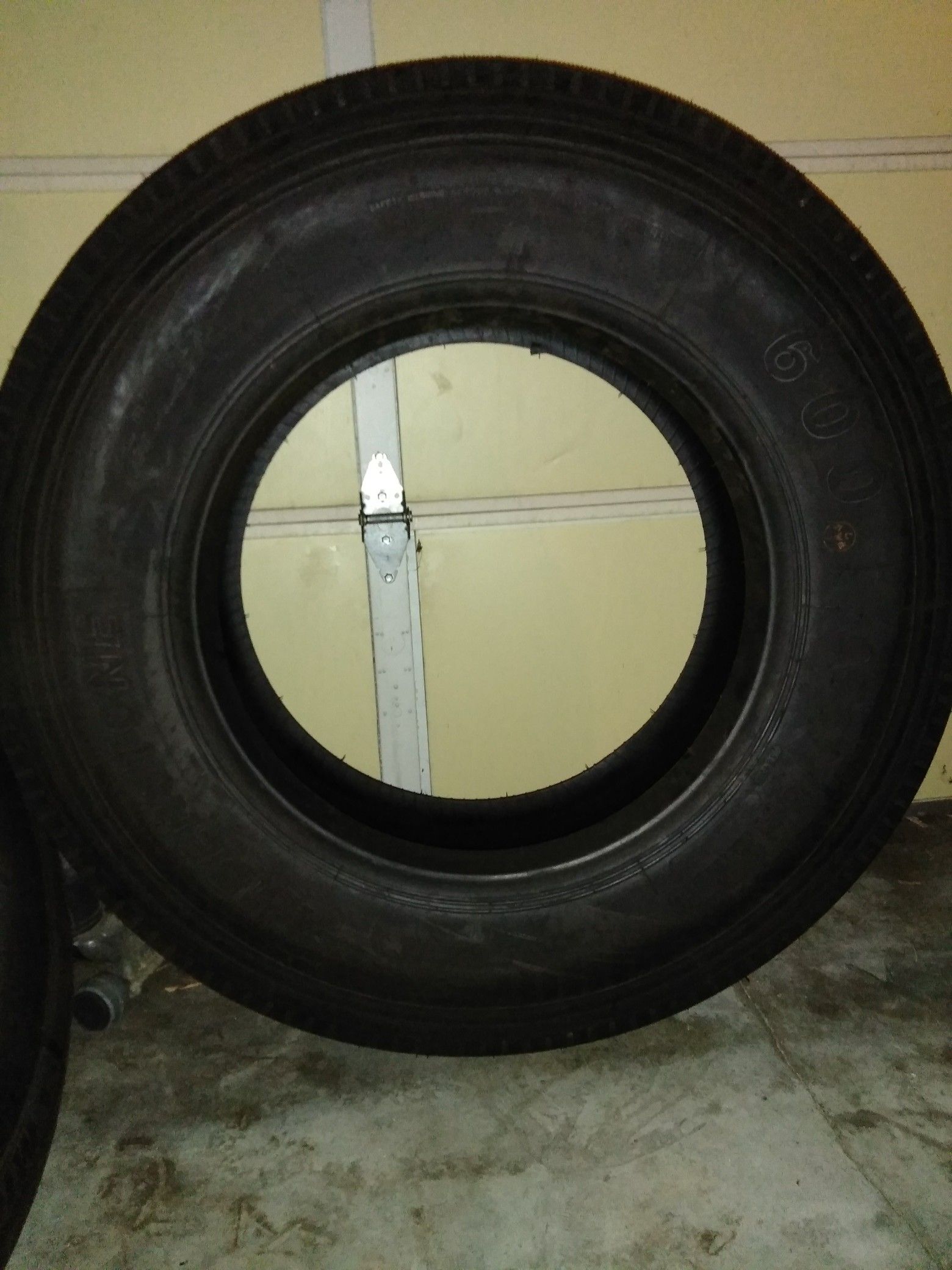 2 Amberstone tires 600 295/75R22.5