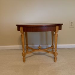 Accent Table with Turned Legs    Two Toned