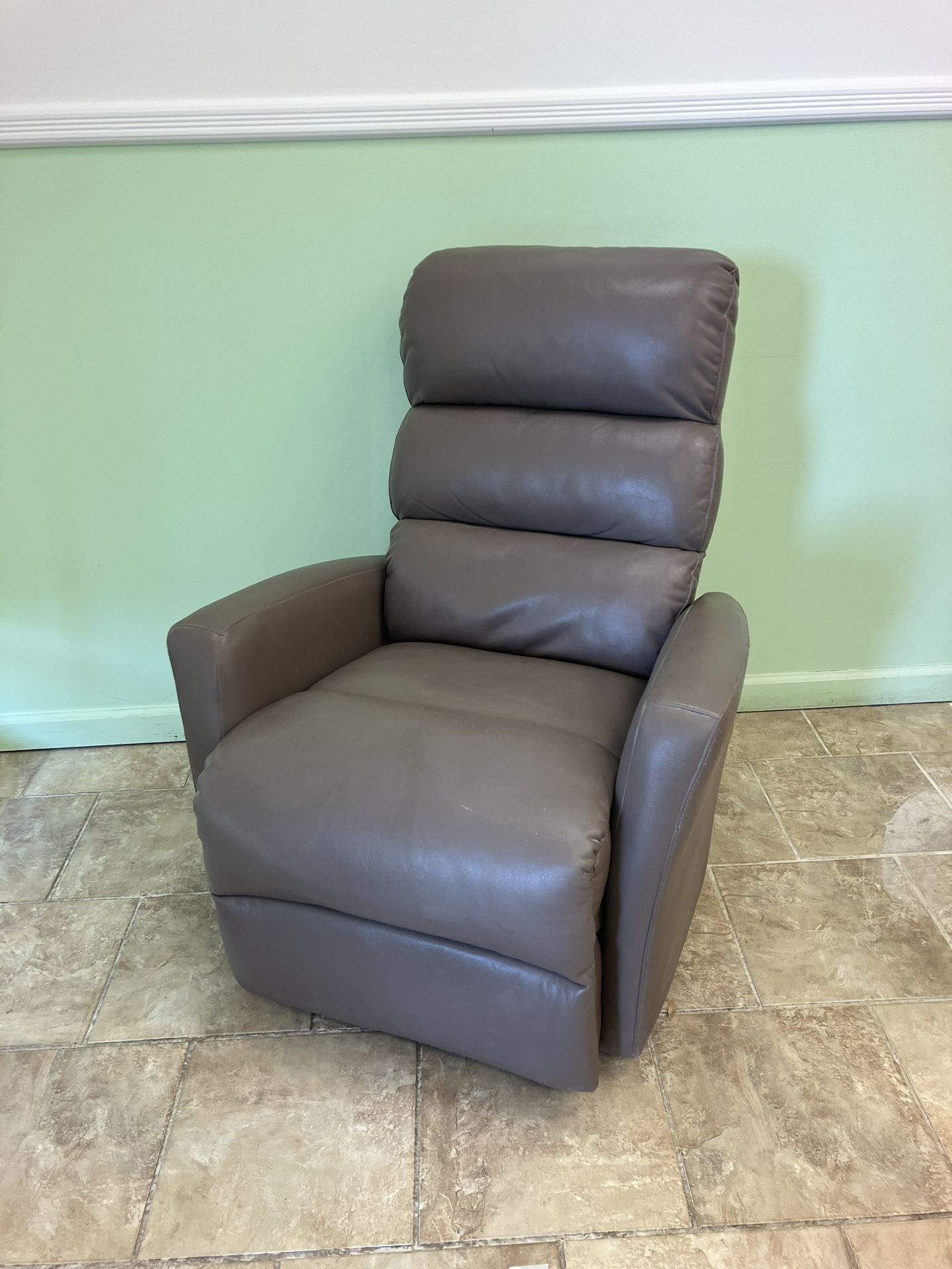 Brown Recliner Chair - Great for Relaxing!