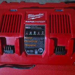 Milwaukee double rapid charger ❤️🔥