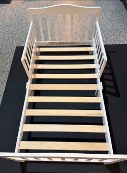 White great condition toddler bed