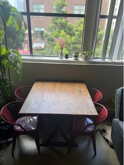 Kitchen table + 4 chairs