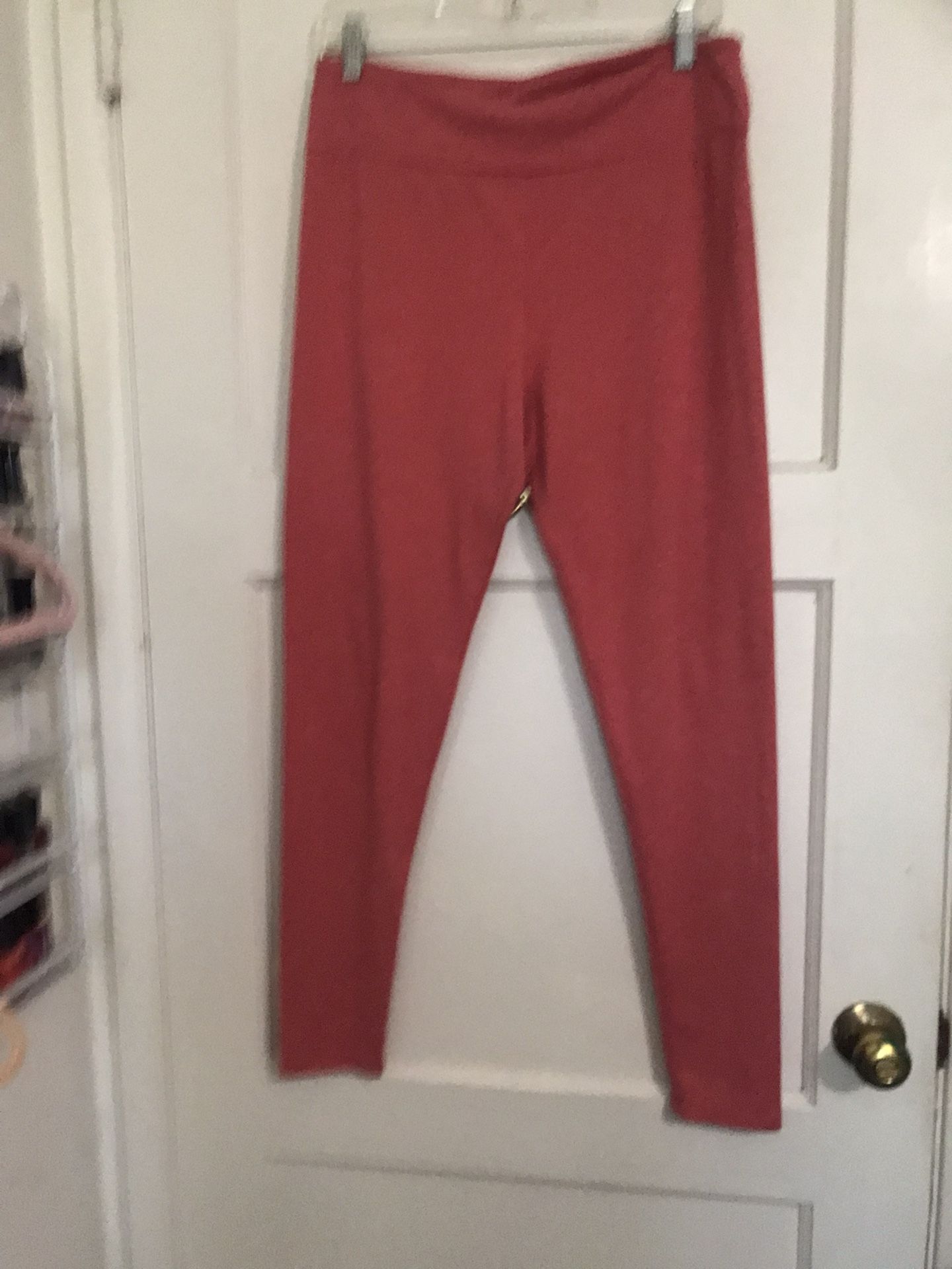 ✔️Ladies LuLaRoe Tall & Curvy Leggings 🌹
