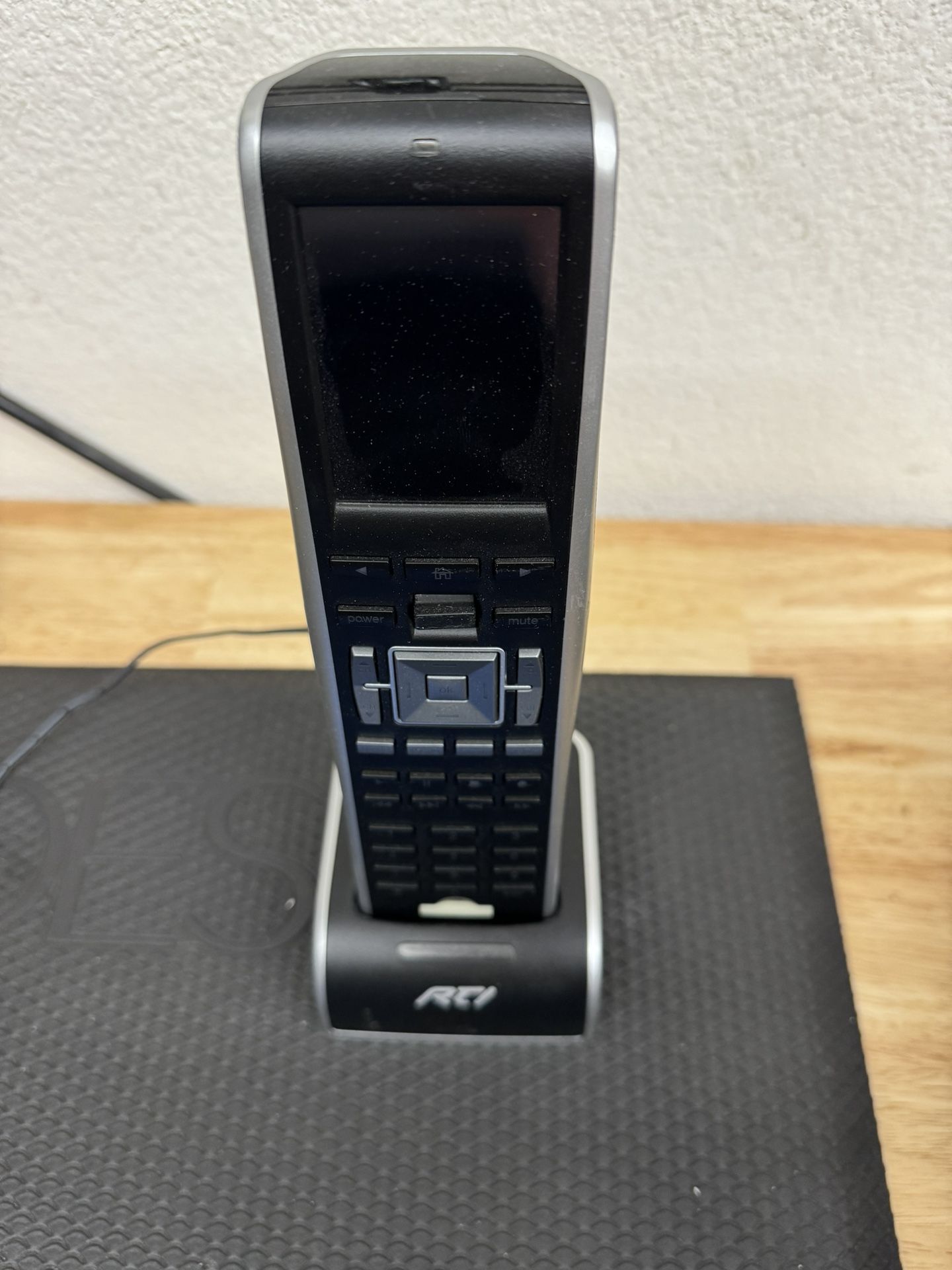 Remote Technologies Inc - RTI - Universal Remote + Docking Station