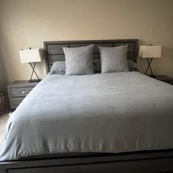 Bedroon Set king Size With Nightstands & dresses