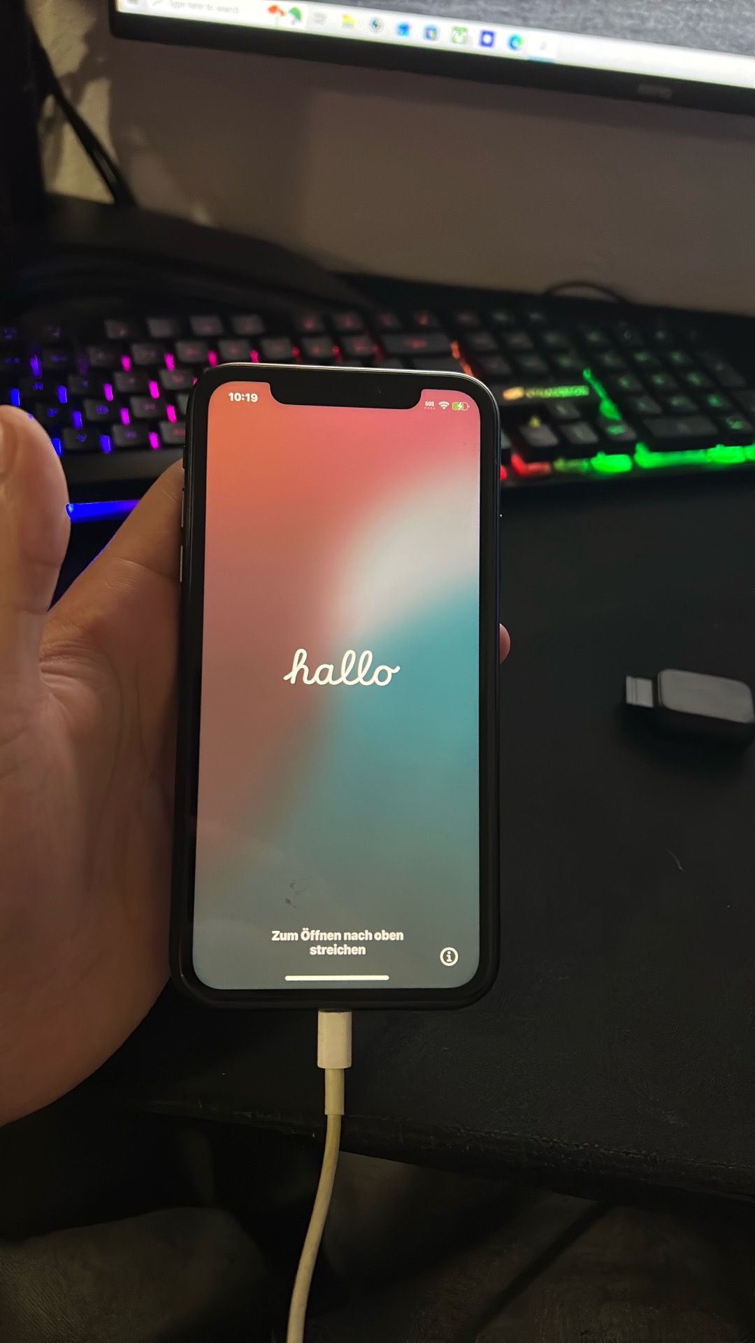 iPhone XR NOT FREE LOOK DOWN