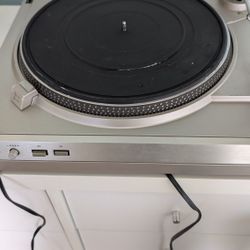 Vintage Dual CS 607 Direct Drive Turntable: Powers On, Needs Repair