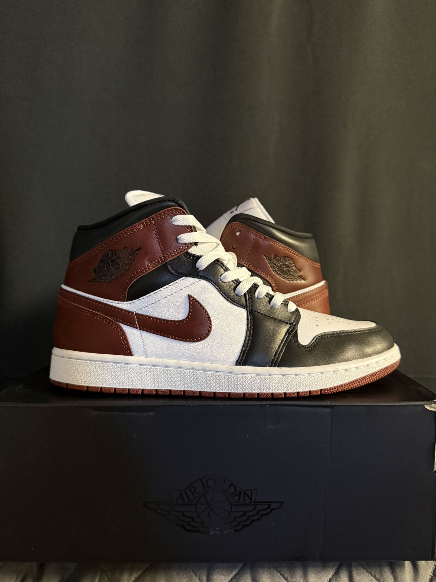 Air Jordan 1 Mid SE “Dark Pony” - 10.5M