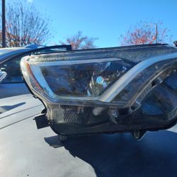 2016-18 TOYOTA RAV4 RIGHT HEADLAMP HALOGEN