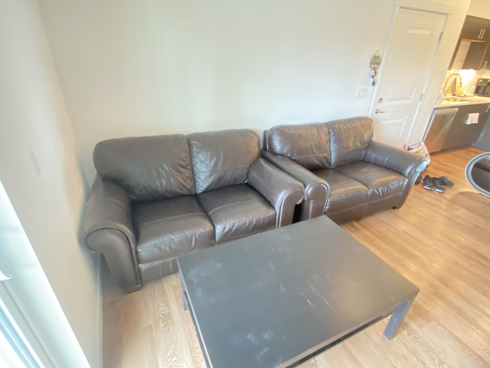 I will sell sofas and a table in a set in very good condition