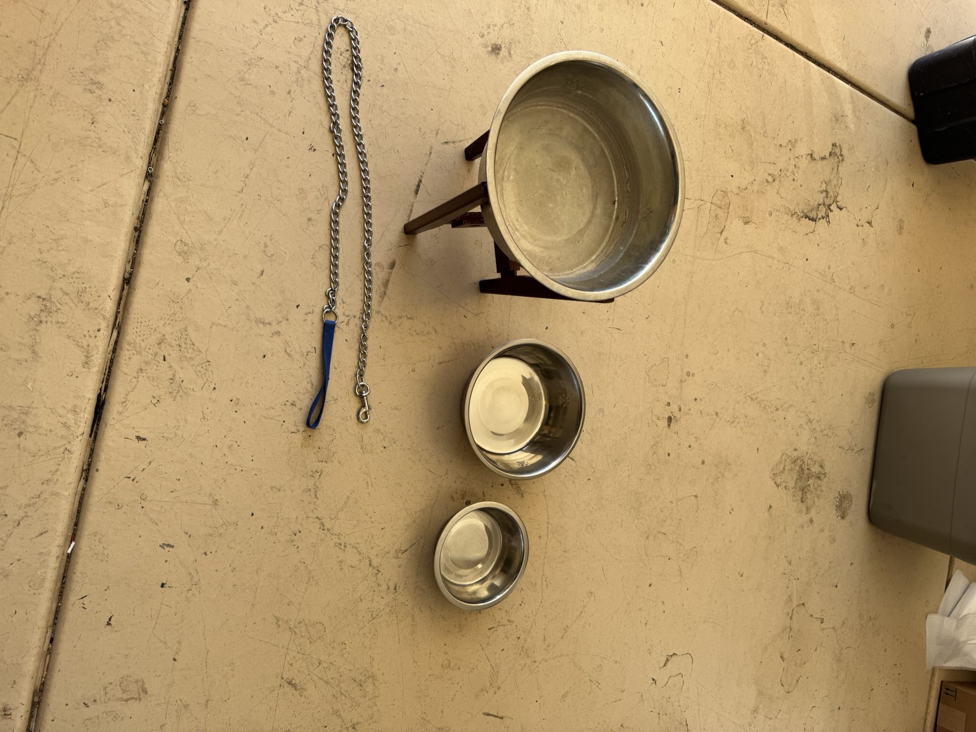 Misc Dog Bowls And Chain