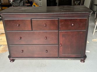 Dresser