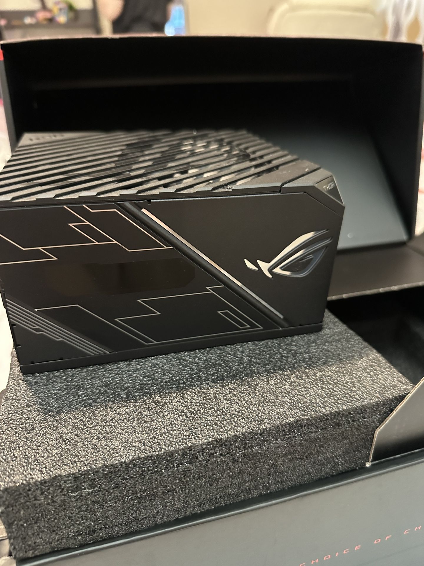 ASUS ROG Thor 850 Certified 850W Fully-Modular RGB Power Supply with LiveDash OLED Panel