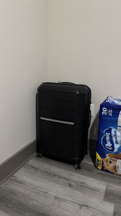 Samsonite Black Hard Shell Carry-On Suitcase – Spinner Wheels