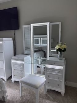 White Vanity Table with LED Mirror- pickup only