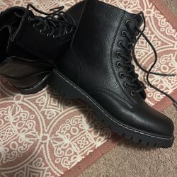 Size 9 Women’s Boots Union Bay
