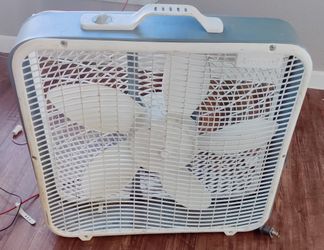 Aerospeed Box Fan 1500 RPM 5W 3 Speed 20" X 20"