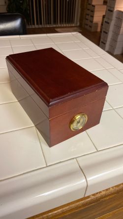 Cigar humidor