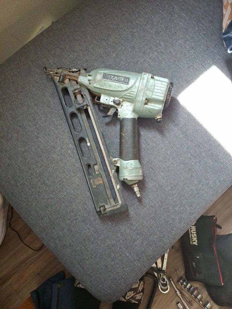 Hitachi Finish Nail Gun