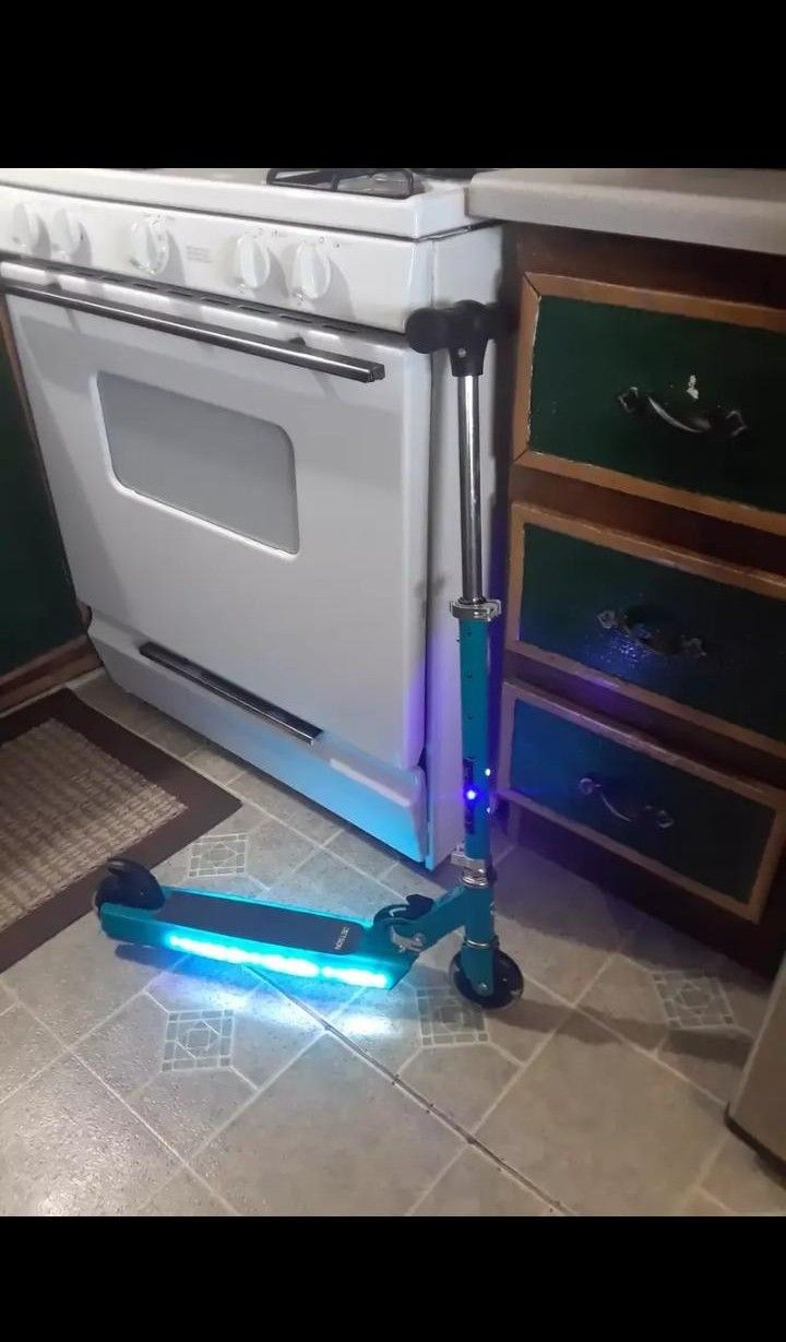 Like New Jetson Orbit Light Up Folding Scooter In Excellent Condition, 30.