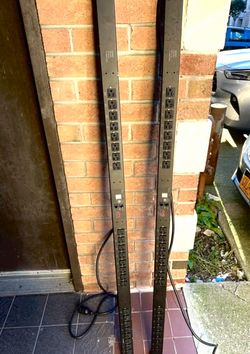 2 APC SWITCH RACK  PDU