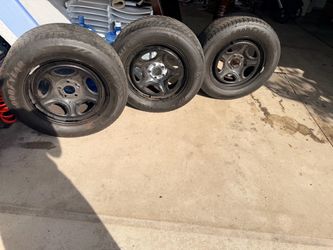 Good year 18” tires. 255/60r18