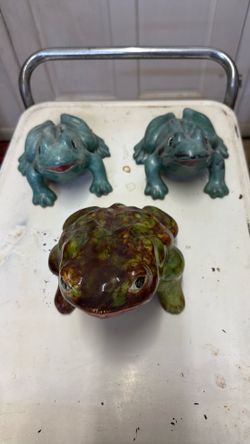 3 Ceramic Frogs