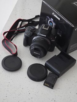 Canon EOS R50 Mirrorless Camera RF-S18-45mm F4.5-6.3 is STM Lens Kit