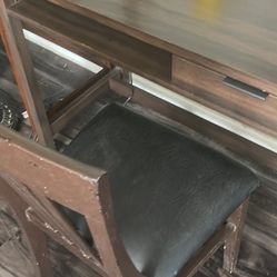 Desk With Chair 