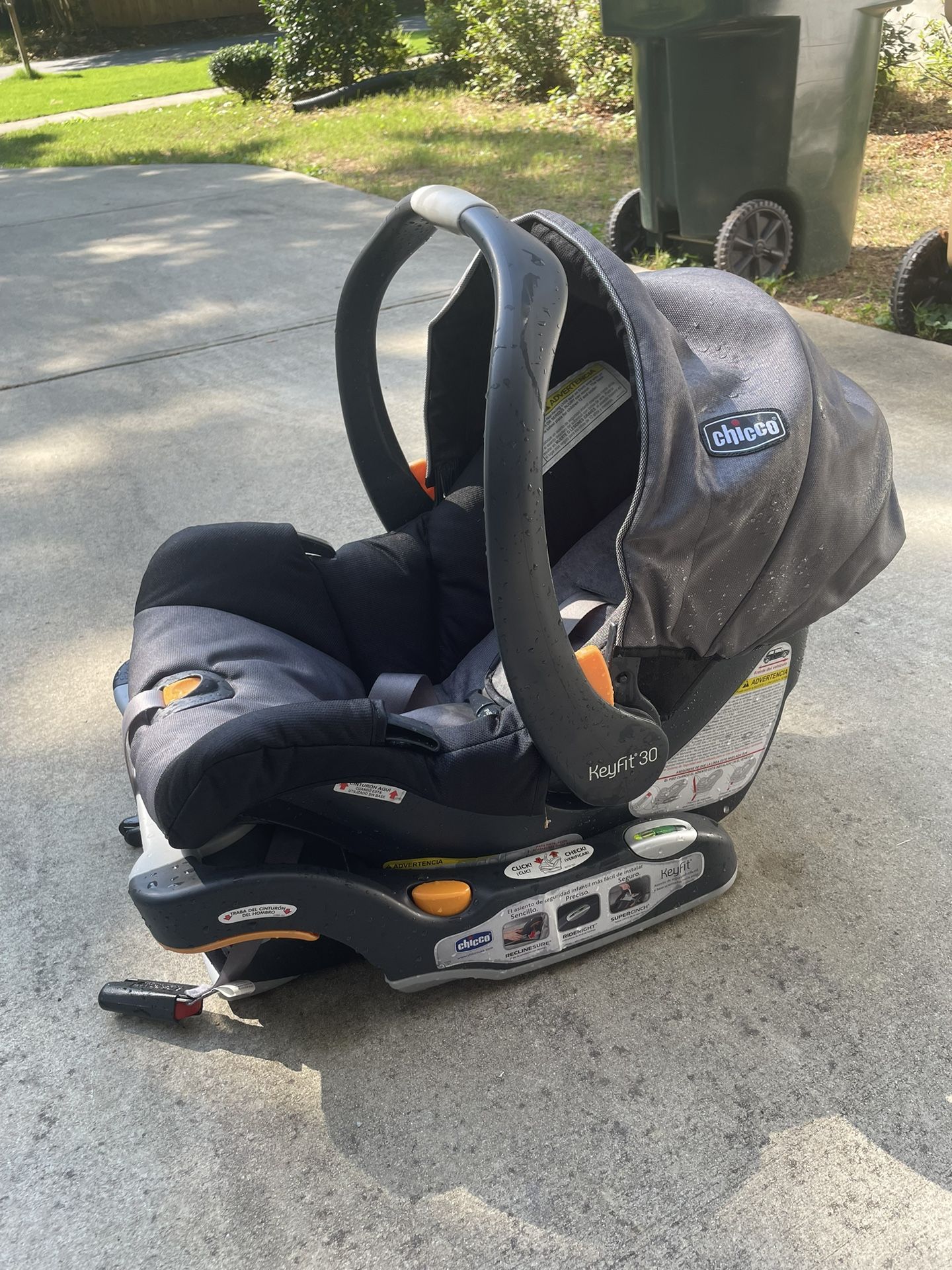 Chicco Keyfit 30 Car Seat with base