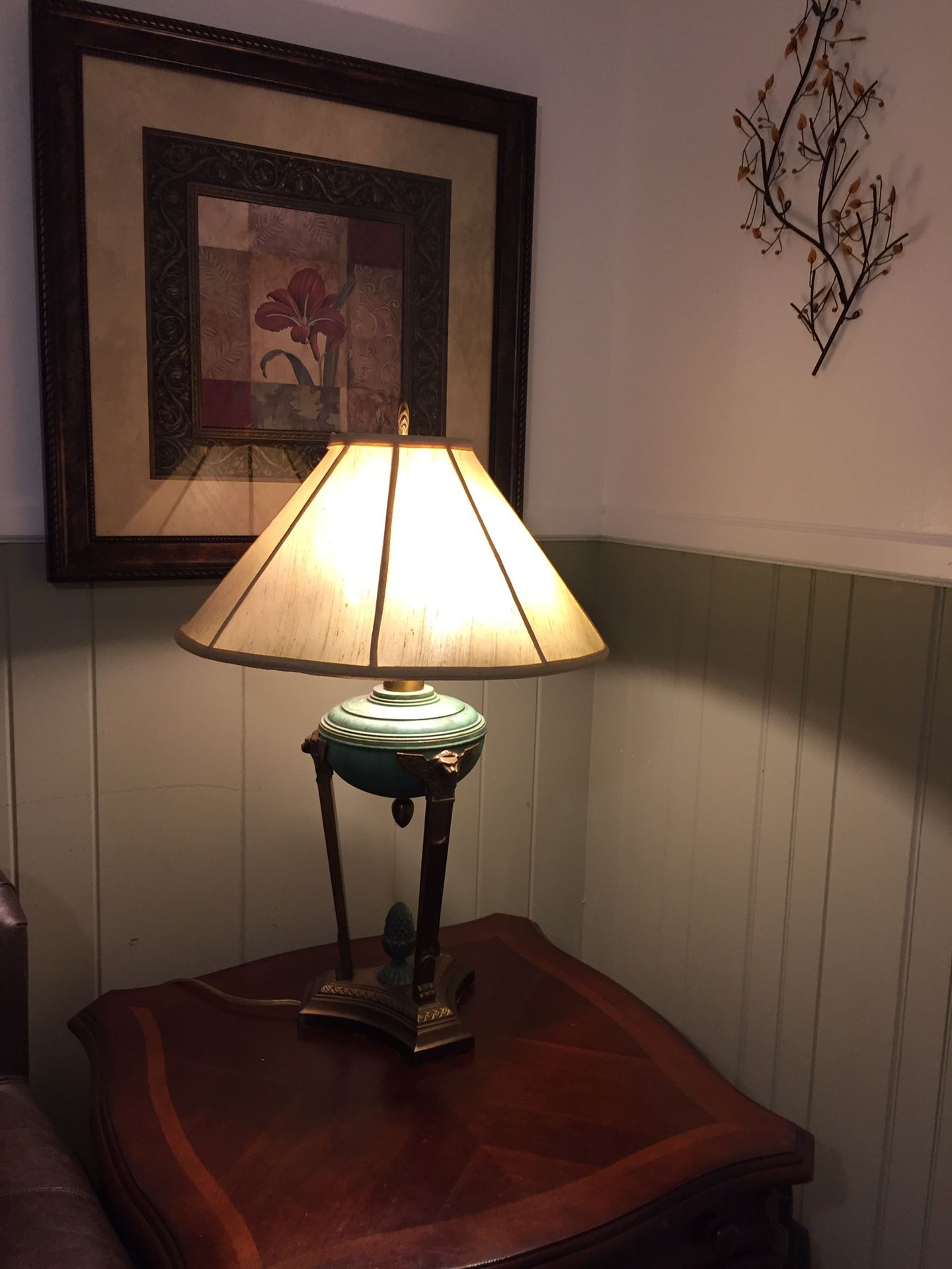 Bronze Welcome night stand lamp