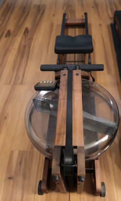 WaterRower Walnut Rowing Machine. Like New: Series 4 Monitor