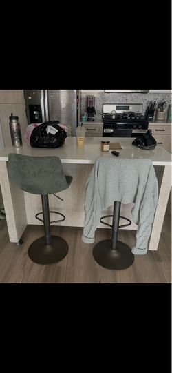 Set of 2 Modern Adjustable Bar Stools – Like New