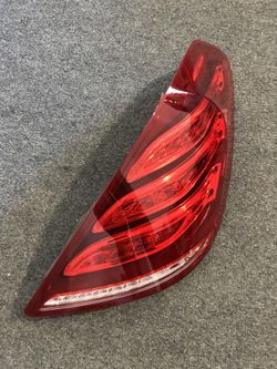2014+ OEM Mercedes-Benz S-Class taillight
